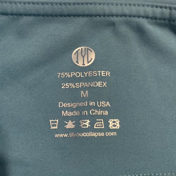 TYC-Til You Collapse Effortless Heart Booty Leggings color Marlin - Picture 2 of 4